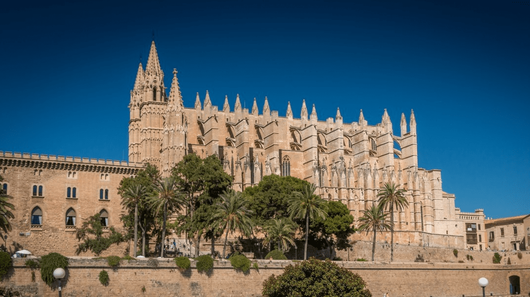 Traveling to Mallorca in December